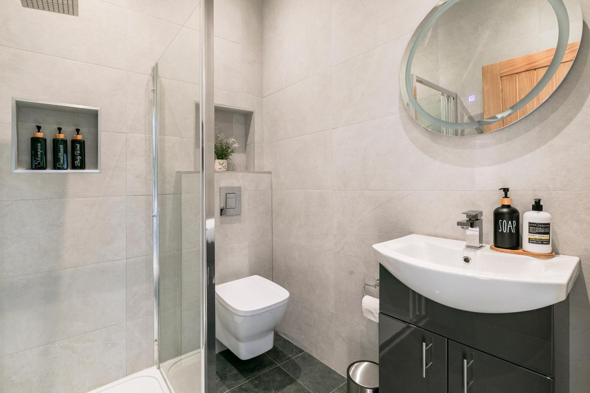 Modern Aptmt, 2 Stops To Central London, Smart Lock, Netflix Ealing Exterior photo