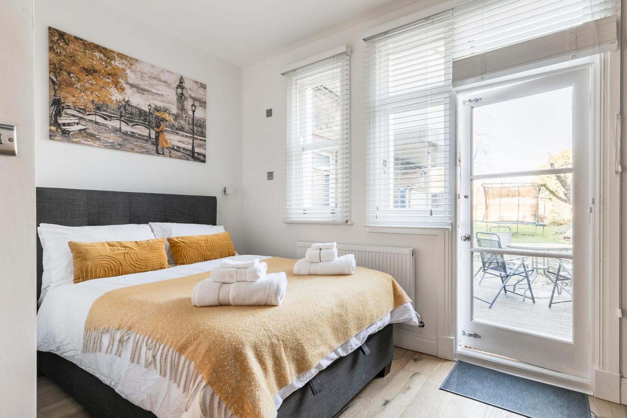 Modern Aptmt, 2 Stops To Central London, Smart Lock, Netflix Ealing Exterior photo